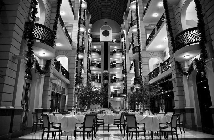 nikolski_shop_bw